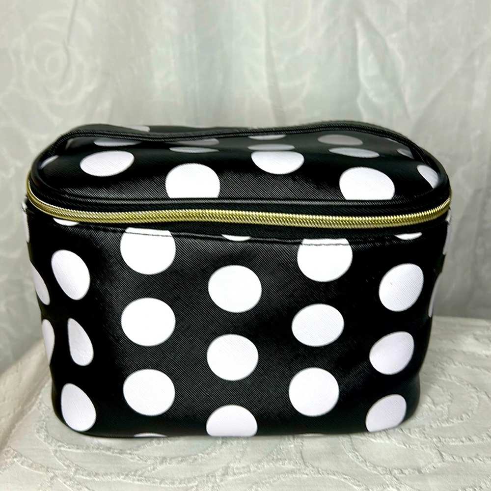 DABNEY LEE black and white polka dot cosmetic train case. Retro Bag Travel PVC.
